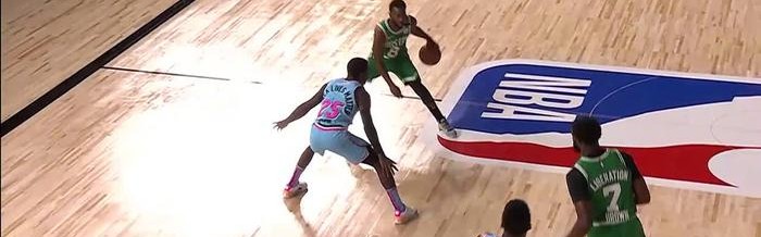  阿德巴约制霸内线热火力克猛龙斩获四连胜佳绩