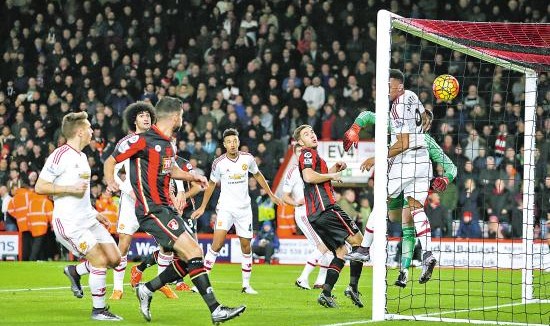  特里皮尔精准任意球绝杀伯恩茅斯  