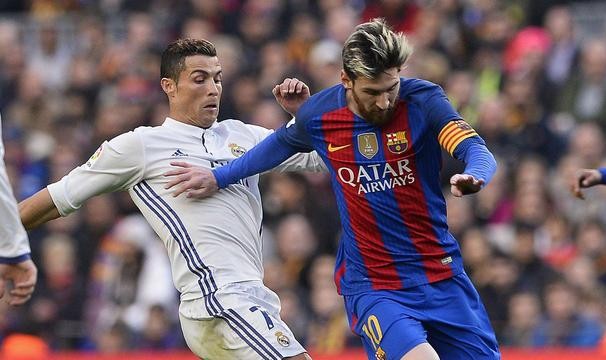  尼斯任意球大师当选月度最佳  