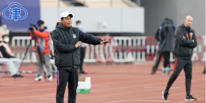  奥格斯堡替补奇兵建功，德甲保级大战惊心动魄